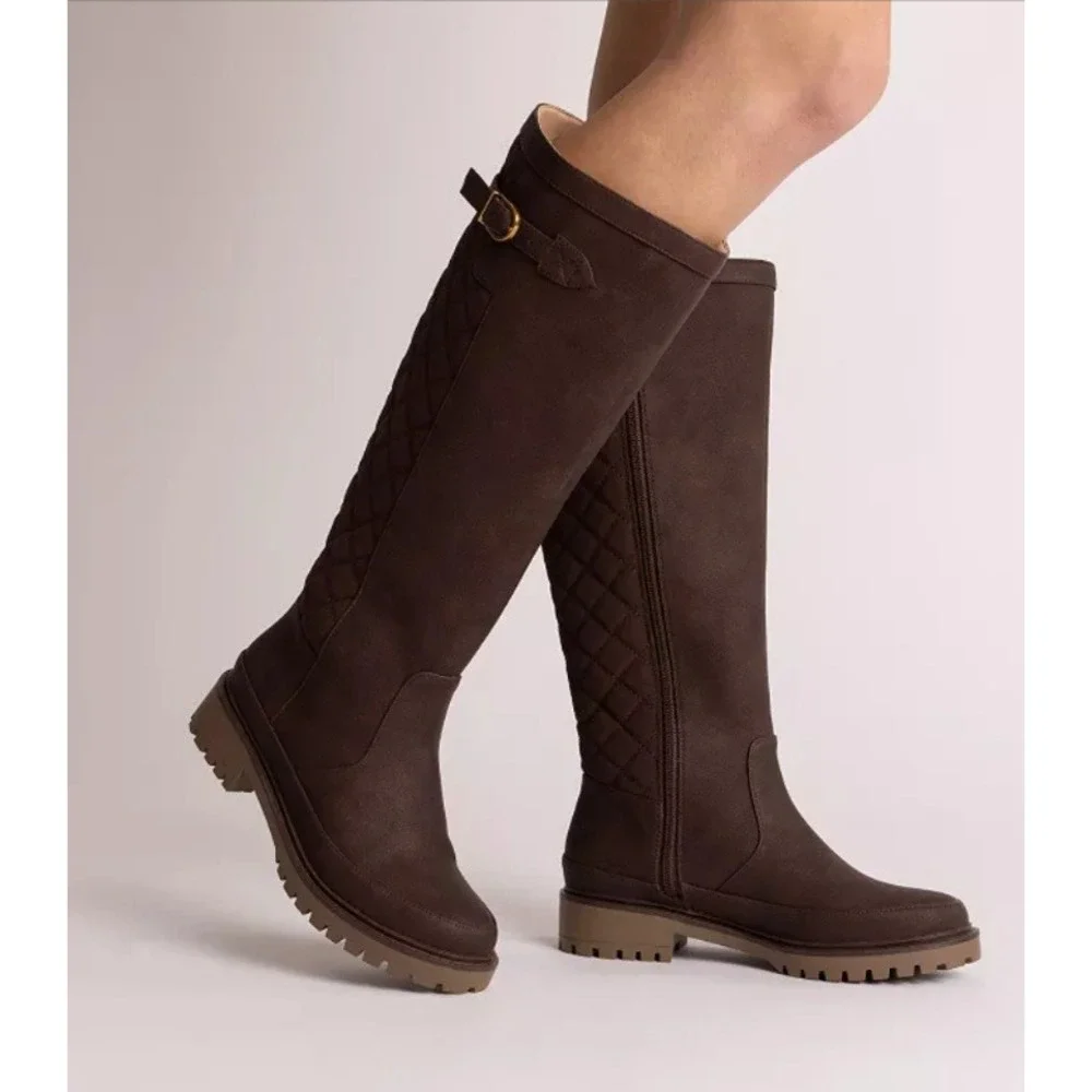 Journee Collection Zemmie Brown Quilted Knee High Boots Lug Sole Size 7‎ NEW